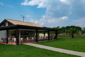 a pavilion with tables and chairs in a yard at Spa Agua Milagrosa in Cuiabá