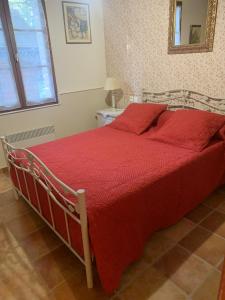 Ένα ή περισσότερα κρεβάτια σε δωμάτιο στο Maison conviviale avec piscine à Villentrois 90 m² +7 φωτογραφίες