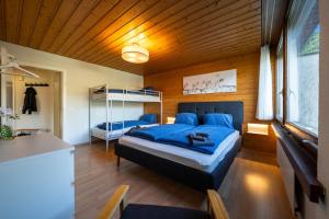 a bedroom with a bed and a bunk bed at Alpenblick mit Balkon nahe Interlaken in Wilderswil