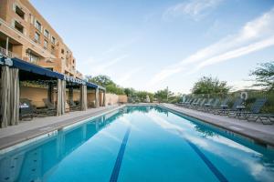 Bazén v ubytování JW Marriott Tucson Starr Pass Resort nebo v jeho okolí