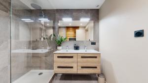 a bathroom with a sink and a shower at Nouveau ! Chalet pied des pistes in Champagny-en-Vanoise