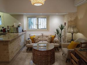 Kuchyň nebo kuchyňský kout v ubytování The Helio Suite Modern 1bdrm