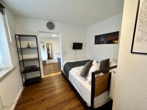 a bedroom with a bed and a mirror in it at Modernes Apartement am Rhein in ruhiger Lage in Cologne