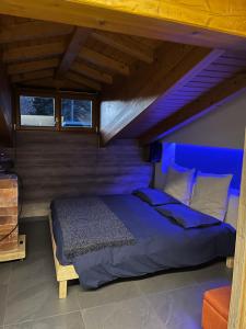Un pat sau paturi într-o cameră la Hotel Veduta dell'Adamello