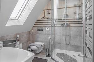 Koupelna v ubytování PROMYK - Apartamenty & Pokoje - dla dorosłych + 37 fotografií