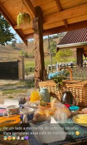 a picnic table with food on it in an outdoor area at Chalé na Montanha in Santo Antônio do Pinhal