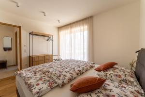 Ένα ή περισσότερα κρεβάτια σε δωμάτιο στο Apartments Villa Julia +29 φωτογραφίες