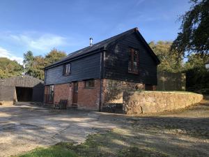 Budova, kde se farma nachází