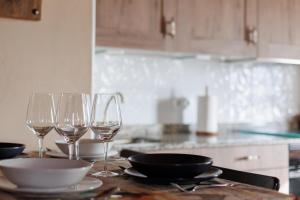 a kitchen with two wine glasses and a table at la casina de Parres in San Juan de Parres