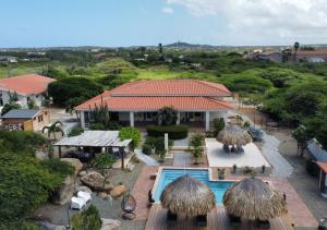 an aerial view of a house with a swimming pool at Pura Vida Aruba Appartement Palma in Noord