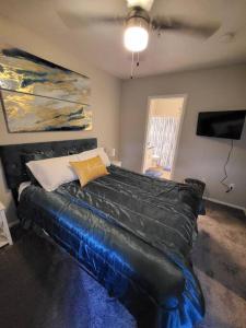 A bed or beds in a room at Modern 2BR Oasis!