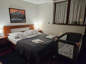 Posteľ alebo postele v izbe v ubytovaní Apartament Granit