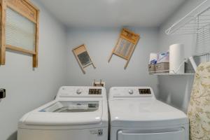 萨拉索塔Sarasota Home with Pool 4 Mi to Siesta Key Beach!的相册照片