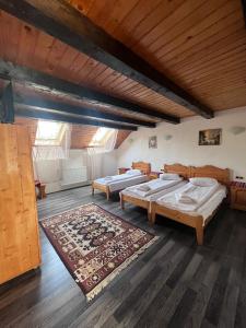 Ένα ή περισσότερα κρεβάτια σε δωμάτιο στο The Brothers House Bran