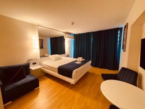 a hotel room with a bed and a mirror at Orbi sity panorama in Angisa