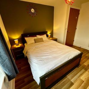 a bedroom with a large bed and two night stands at Two Bedroom Flat Town Centre Colchester in Colchester