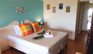 Katil atau katil-katil dalam bilik di TI OASIS Trinidad, Studio vue Mer à P&Vac village-club