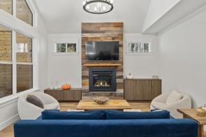 Gallery image of Wildwood Cabin at Suncadia- Hot Tub, Firepit, BBQ, Gourmet Kitchen, Fireplace, Smart TVs, Hi-speed Wi-Fi, Secluded in Cle Elum