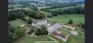 Άποψη από ψηλά του Château des Feugerets