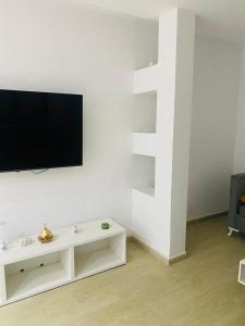 TV a/nebo společenská místnost v ubytování Apartment in Soukra