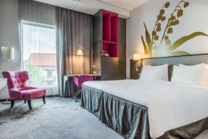 Rúm í herbergi á Radisson Blu Hotel Uppsala