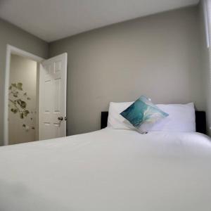 a white bed with a pillow on top of it at 2 bd 2 bath in Fountain Square- 5 Min to Downtown in Indianapolis