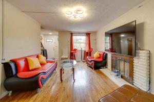 Photo de la galerie de l'établissement Cute Home with Patio about 7 Mi to Dtwn Pittsburgh, à Pittsburgh