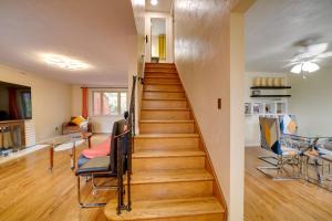 Photo de la galerie de l'établissement Cute Home with Patio about 7 Mi to Dtwn Pittsburgh, à Pittsburgh