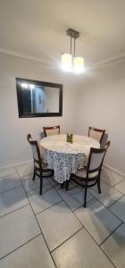a dining room with a table and four chairs at Arica verano y surf Dpto completo 2 habitaciones in Arica