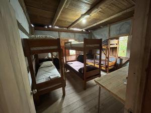 Postel nebo postele na pokoji v ubytování Hostal Camping Sin Fronteras Mompiche + 30 fotografií