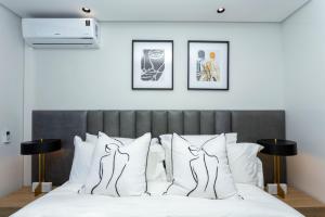 Postel nebo postele na pokoji v ubytování Luxury Haven at Ellipse Waterfall + 38 fotografií