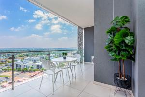 Balkón nebo terasa v ubytování Luxury Haven at Ellipse Waterfall