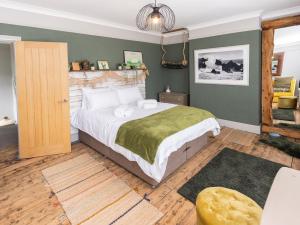 Кровать или кровати в номере James' Place @ Trevithick