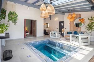 a pool in the middle of a living room at Villa Papillon in Baie-Mahault