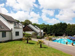 a house with a swimming pool in a yard at Haven -79 in Perranwell