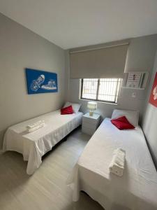 Säng eller sängar i ett rum på LEBLON QUADRA DA PRAIA 3 Quartos