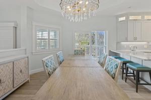 Гостиная зона в 5294 Umbrella Pool Rd home