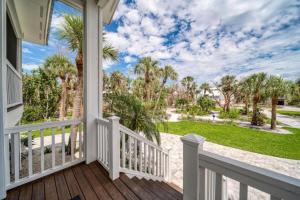 Сад в 5294 Umbrella Pool Rd home