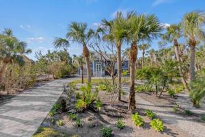 Сад в 5294 Umbrella Pool Rd home