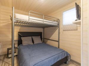 a bedroom with a bunk bed in a cabin at Chalet Cauterets, 3 pièces, 8 personnes - FR-1-401-269 in Cauterets