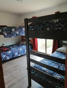 Ένα ή περισσότερα κρεβάτια σε δωμάτιο στο Cabañas rústicas Pichilemu