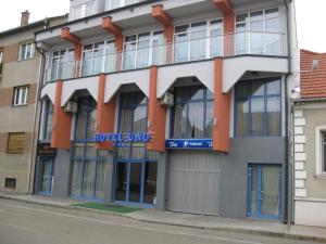 Budova, kde se hotel nachází