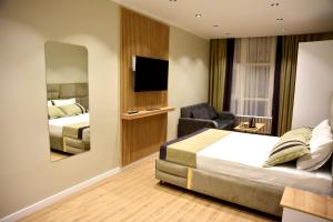 מיטה או מיטות בחדר ב-Edwin Plus Hotel