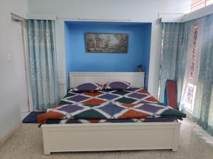 Tempat tidur dalam kamar di Sushrutha Special Room