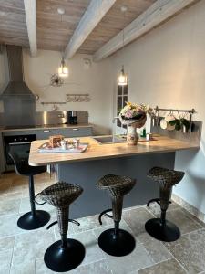 Η κουζίνα ή μικρή κουζίνα στο Le Grand Moulin