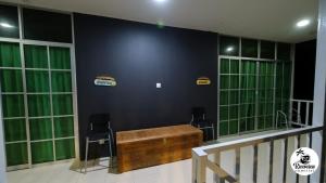 a room with a black wall and a wooden bench at RIVERVIEW HOMESTAY PERLIS in Kangar