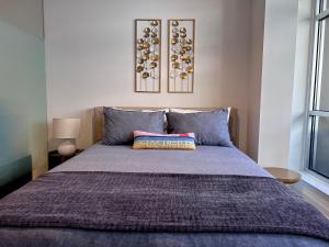 a bedroom with a large bed with blue pillows at Cozy Santa Monica getaway steps to the beach Free Parking in Los Angeles