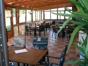 Reštaurácia alebo iné gastronomické zariadenie v ubytovaní Penzion restaurace U Švábků