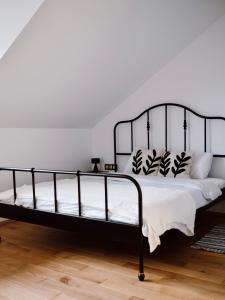 Katil atau katil-katil dalam bilik di Wine residence Kerman - eco-friendly apartment and rooms