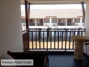 einen Balkon mit Blick auf ein Gebäude in der Unterkunft Alpine LXPD Premium Water Chalet in Port Dickson